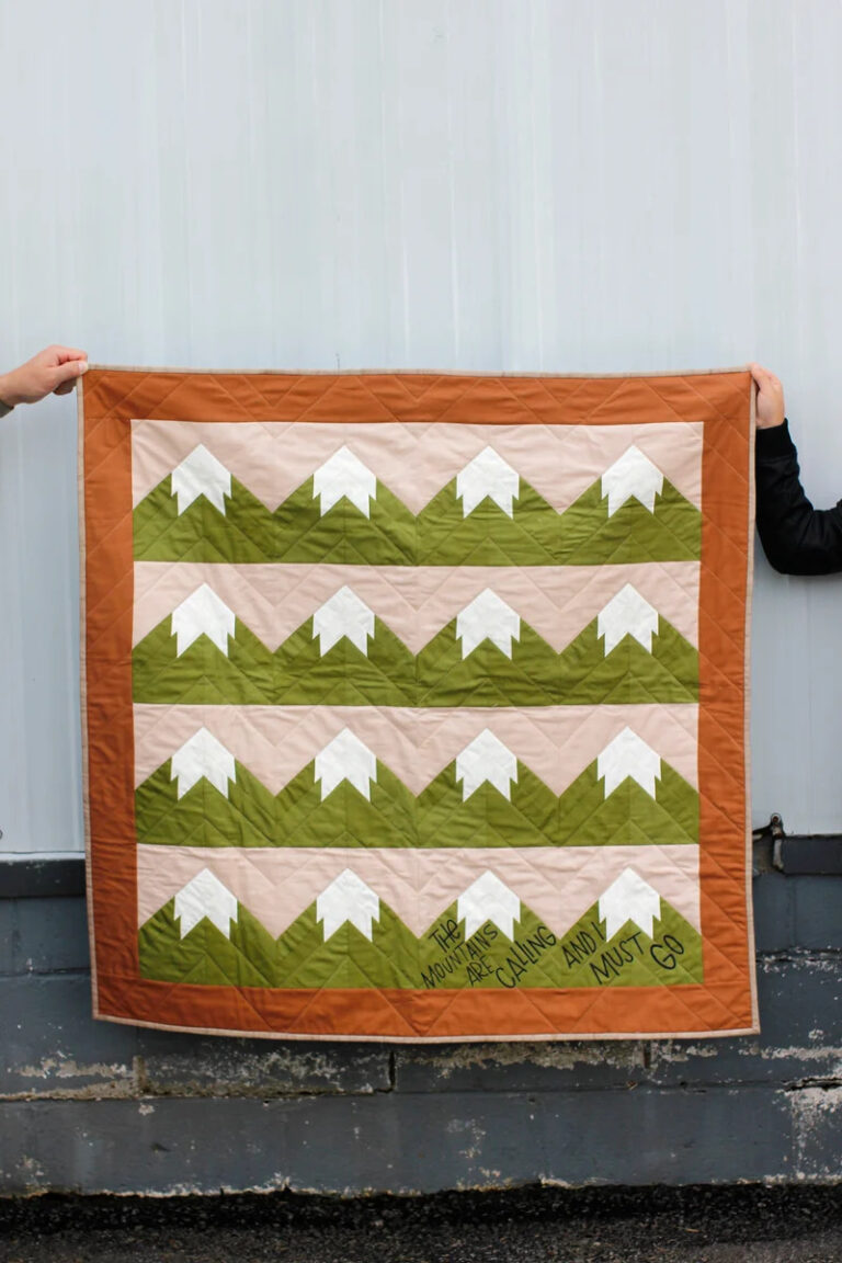 Mountain Pattern Print Quilt